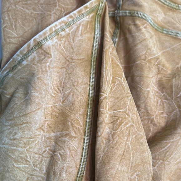 Lululemon Athletica Tan High-Waisted Leggings - Picture 4 of 8
